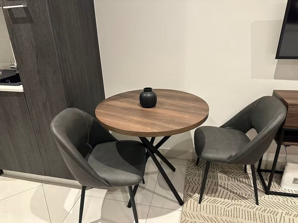 Peravi Suites at Loxwood
