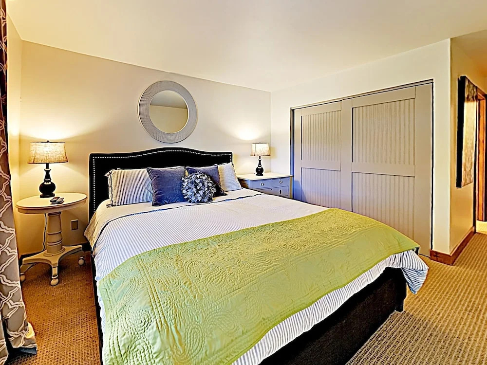 New Listing! Renovated W/ Spa - Near Skiing 2 Bedroom Condo