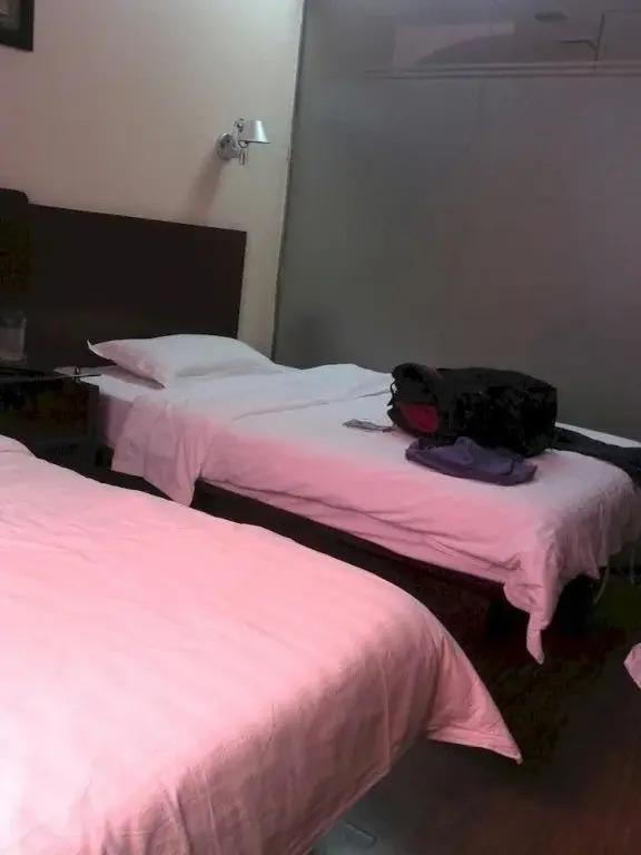 Zhonglian Xinhua Hotel West Railway Station Branch