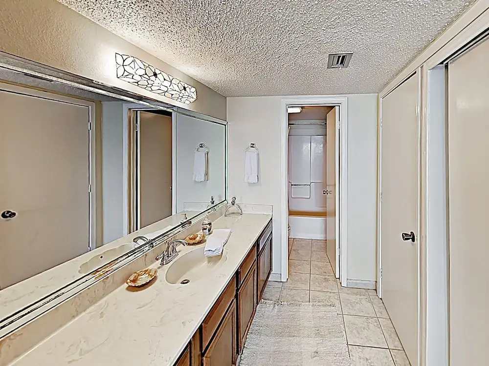 New Listing! Gulf-front W/ Pools & Gym 3 Bedroom Condo