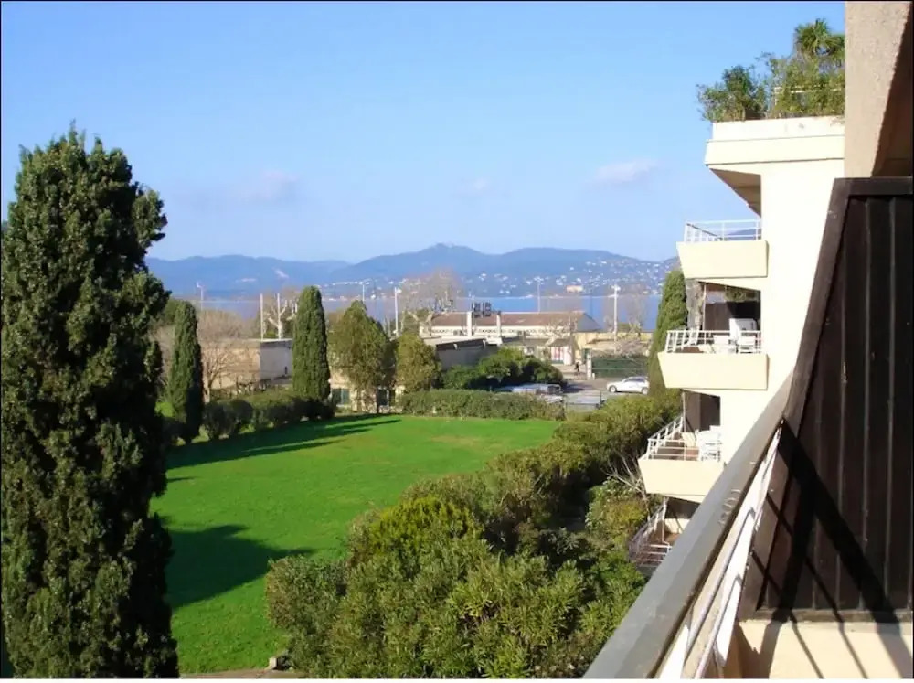 Studio in Saint-tropez, With Pool Access and Enclosed Garden - 800 m F