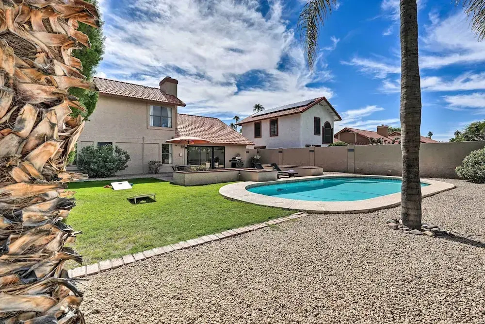 Private Pool, Gas Grill: Chic Glendale Home!
