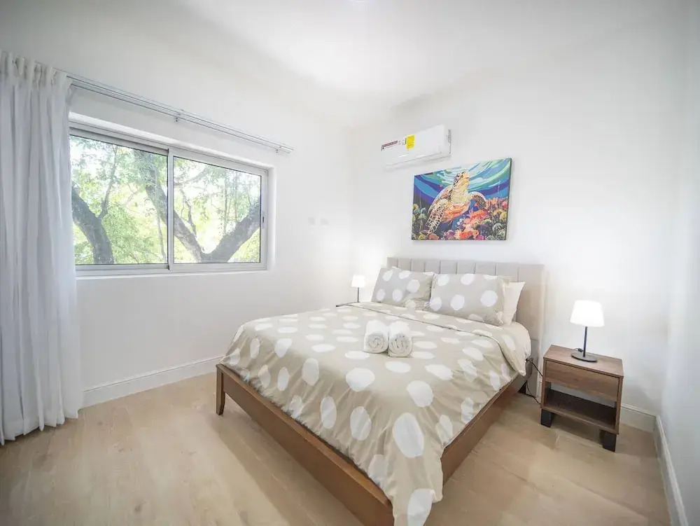 Caribbean Breeze - 2BR Apartment Close to Beach!