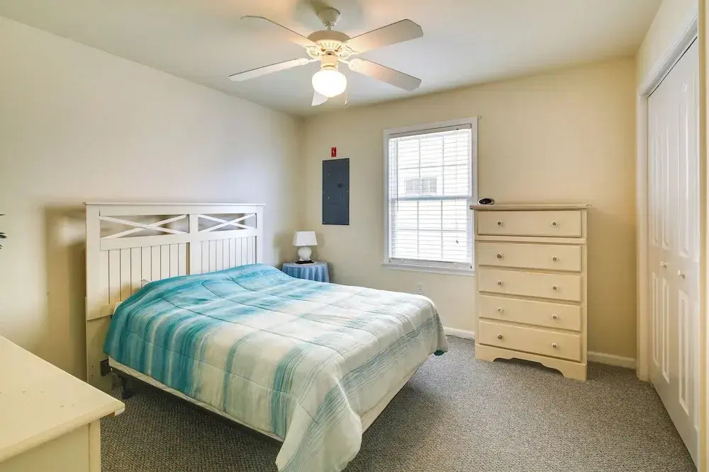 Walk to Beach: Wildwood Apt w/ Balcony!