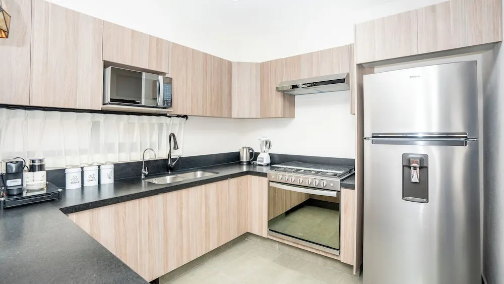 4BR Private Sanctuary with Pools and Gym