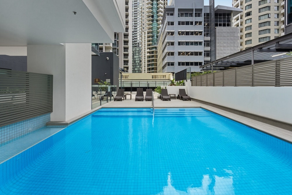 Bright 1-bed Retreat in Charlotte Towers
