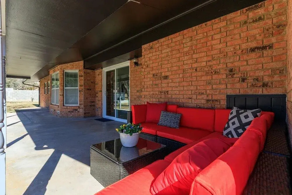 Pecht Haus 3 Bedroom Home by Redawning