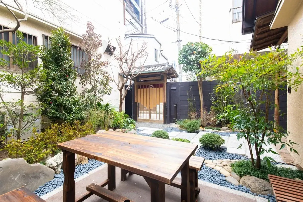 Kagurazaka Retro BAR & HOTEL