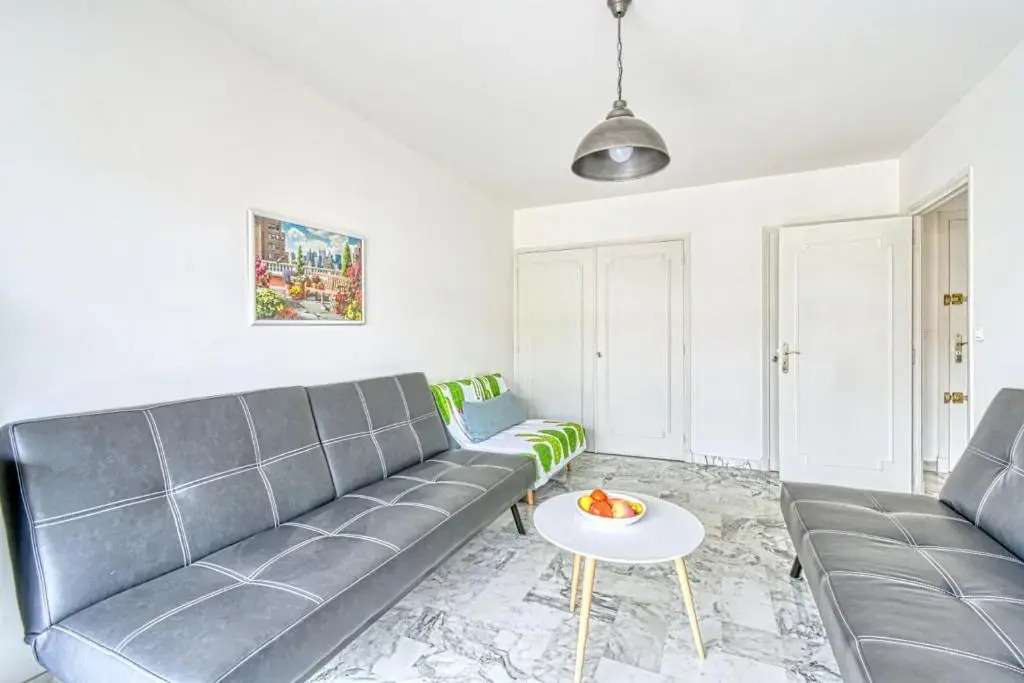 Bright Apartment near Croisette with terrace and parking by GuestReady
