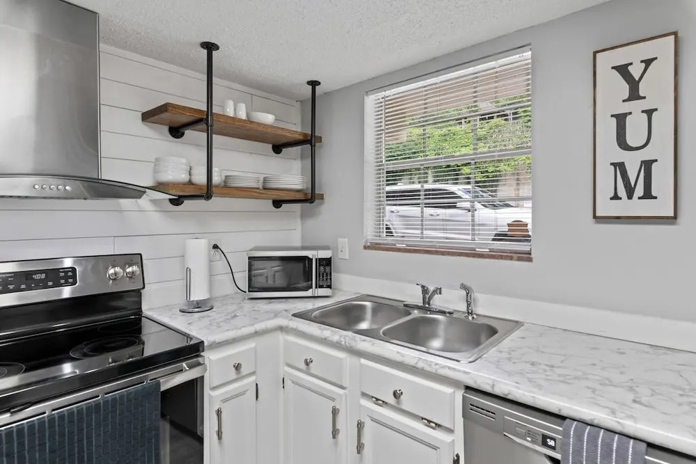 Modern 2br Condo in the Smokys!