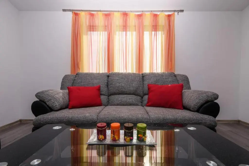 La Bodega Apartments