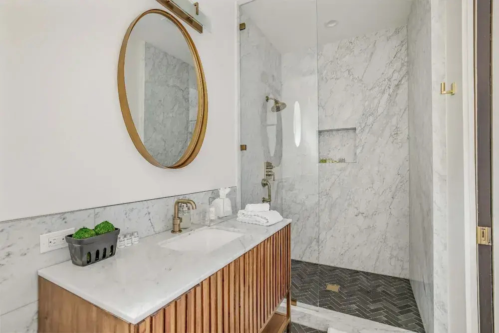 Laurel Canyon - Architectural Modern Estate With Pool & Landscaped Garden
