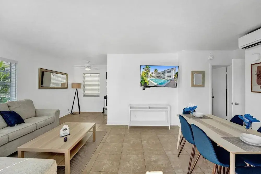 Waves on Desoto 1 bed Pool View 6
