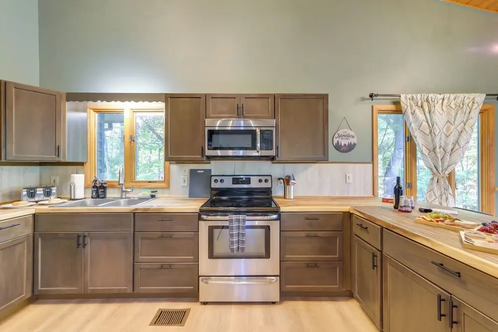 Hot Tub & Pet-Friendly! Gatlinburg Resort Cabin