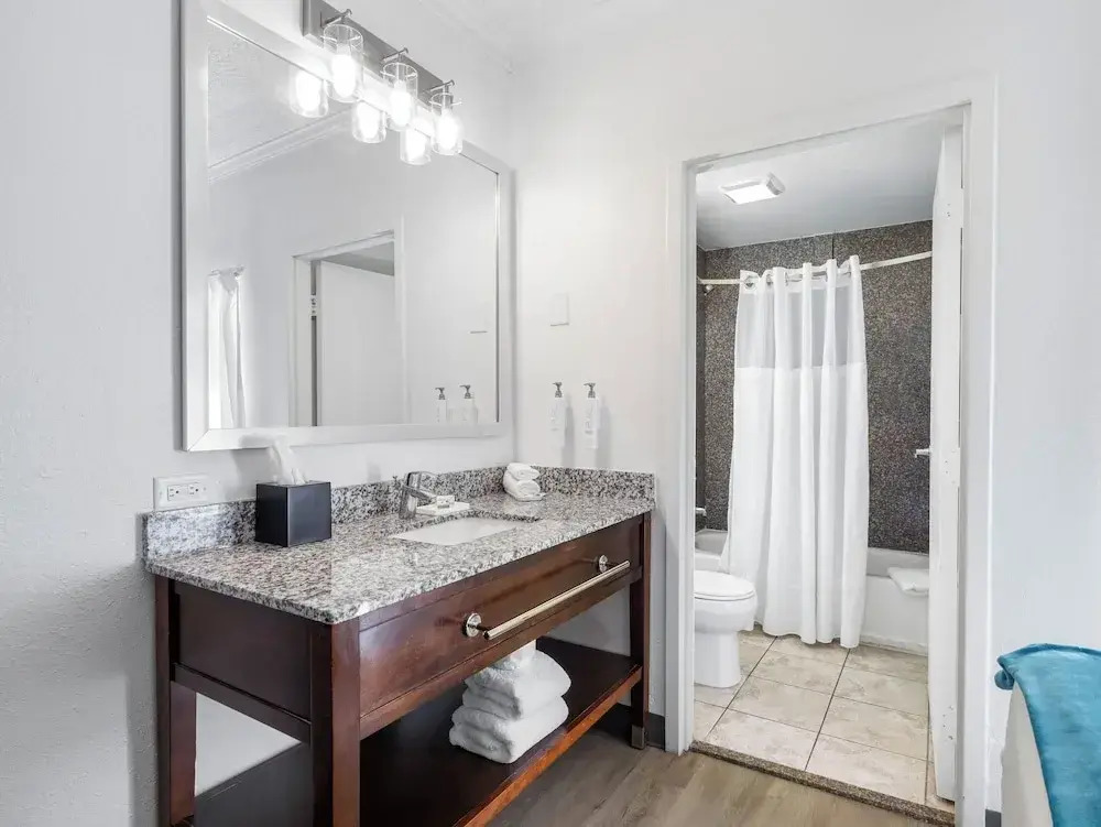 OASIS BAY SUITES, Tampa, Busch Gardens, USF