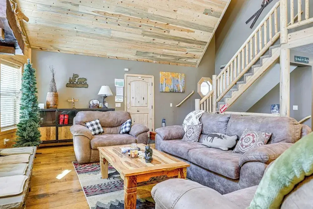 < 1 Mi to Brian Head Resort: Spacious Cabin!