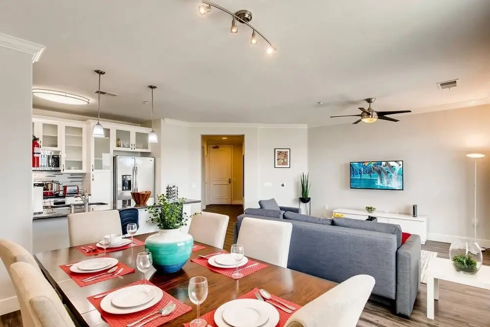 Amazing San Diego 2BR/2.5 Bath With Free Parking! (FV5)