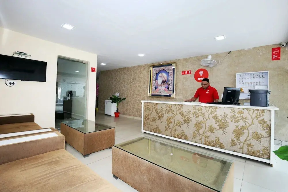 OYO 9323 Hotel Sidana Solitaires