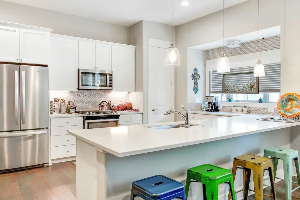 New Listing! Brand-new All-suite Poolside Oasis 3 Bedroom Townhouse