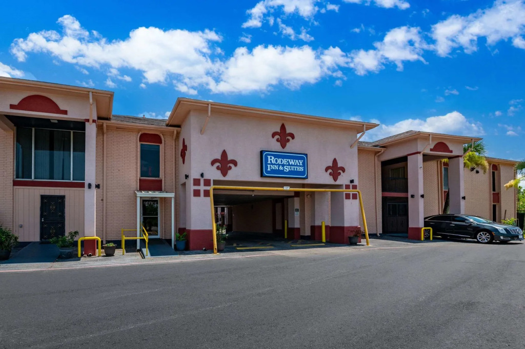 Relax Inn & Suites