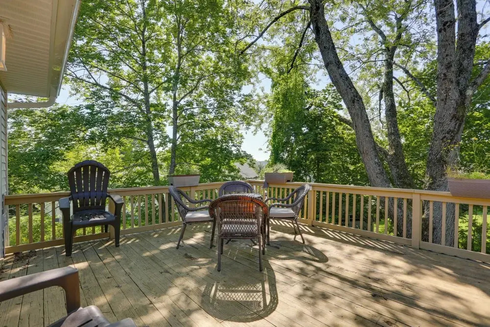 Kiamesha Lake Home w/ Deck: 4 Mi to Resorts World!