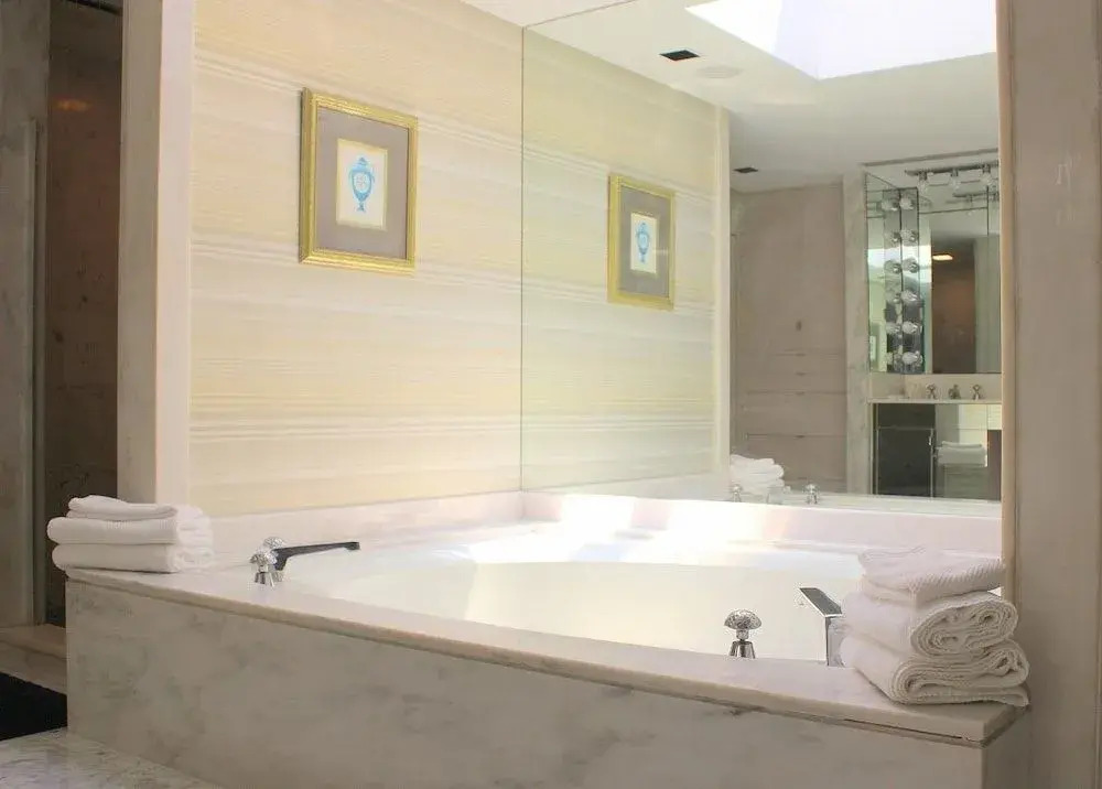 Hosteeva Marina Luxury Suites