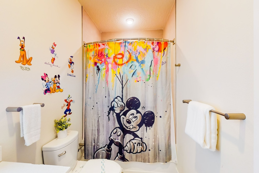 Dog-friendly Retreat With Pool, Covered Patio, Children's Items, Grill, & AC