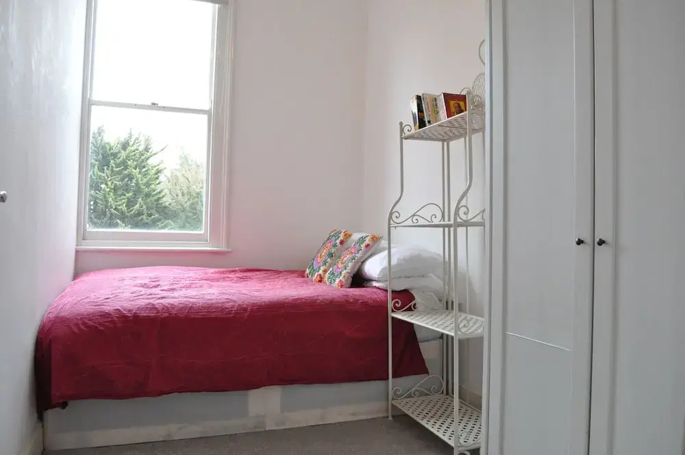 Bright 2 Bedroom Flat in Great Location