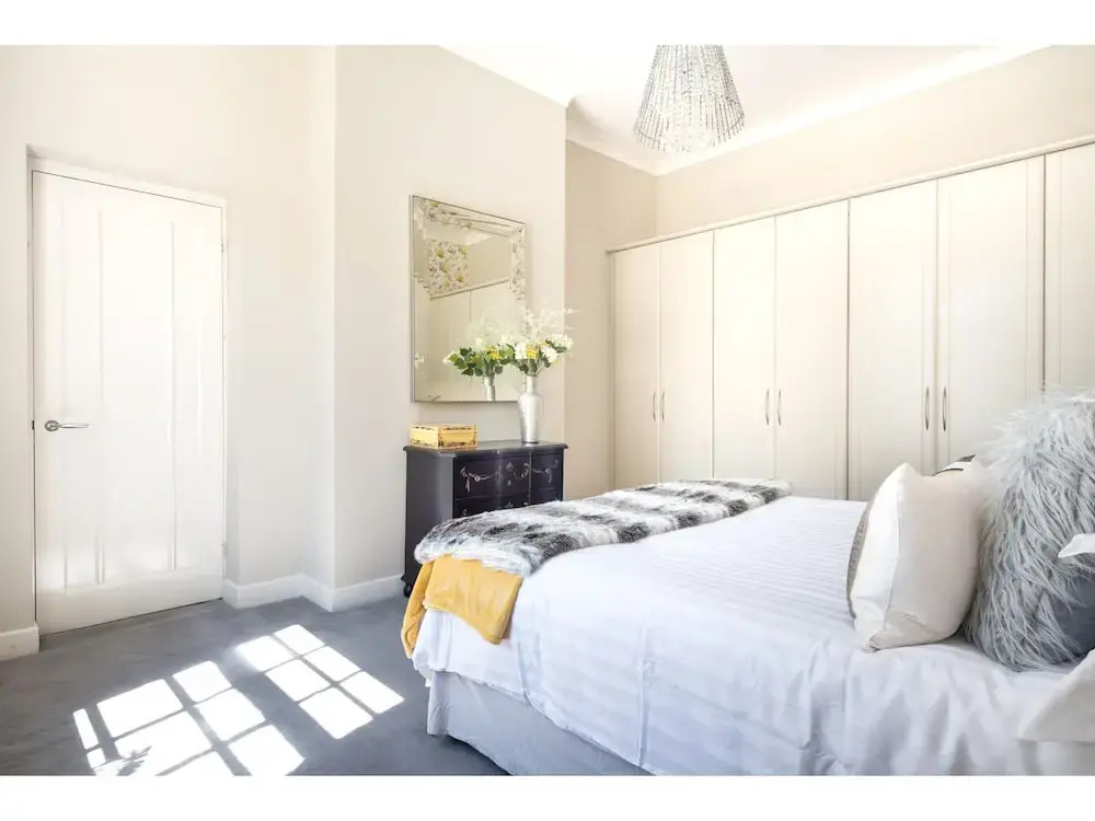 Stunning 1BR Apartment in Central York W/parking