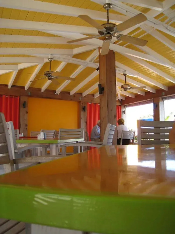 Colony Hotel & Cabaña Club