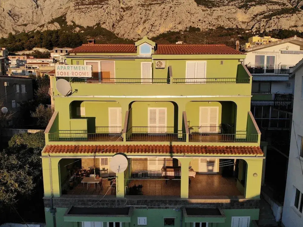 Kiwi Apartment