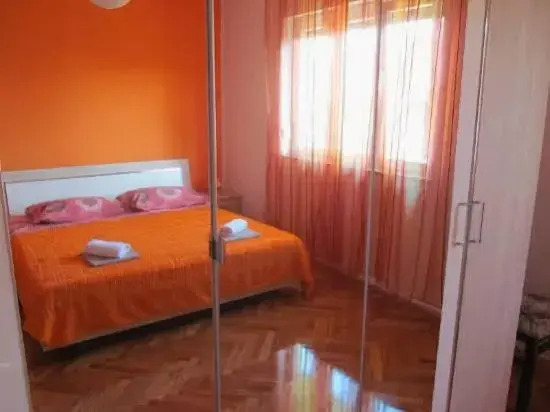 Esther Apartment