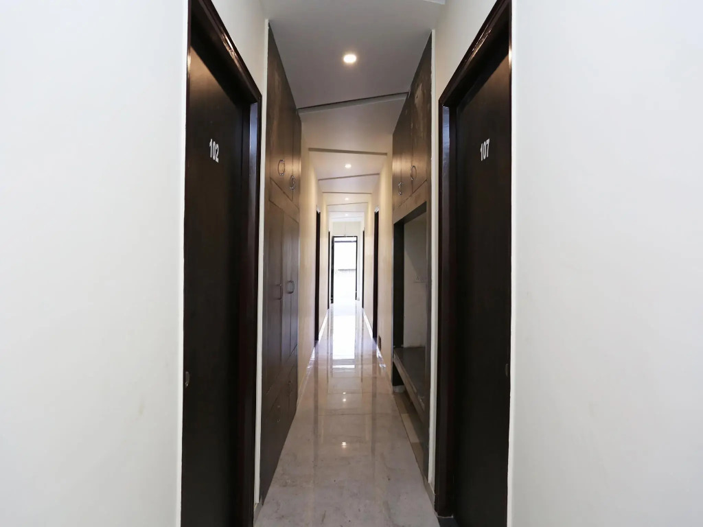 OYO 15733 A-1 Residency