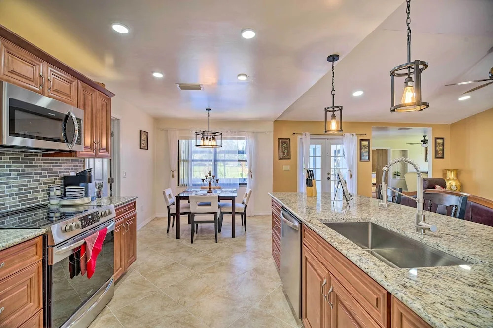 Lanai, Pool & Gas Grill: Sebring Retreat