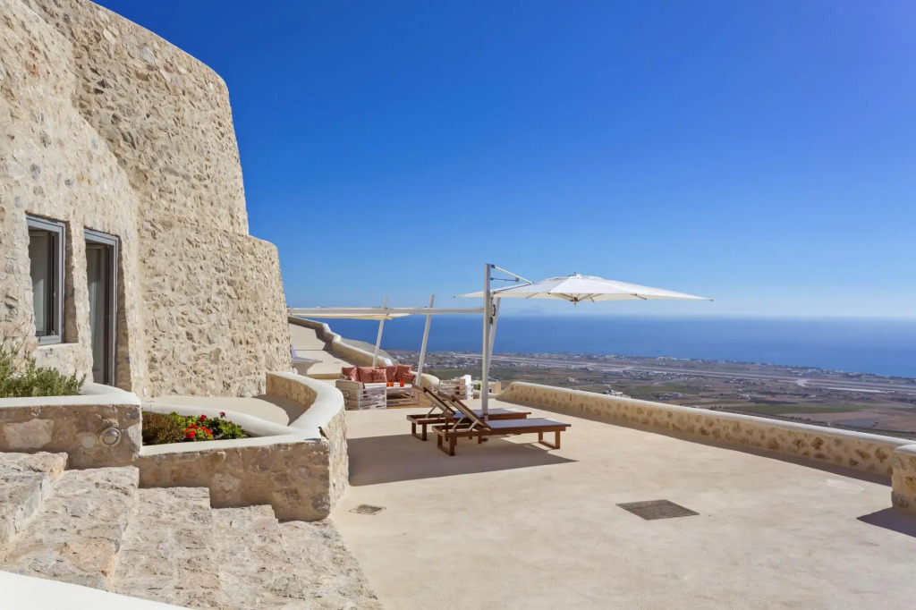 Luxury Villa in Santorini!