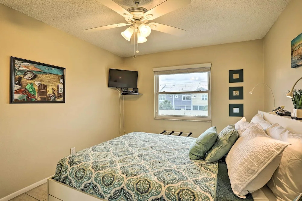 Sea La Vie: Sunny Indian Rocks Beach Condo!