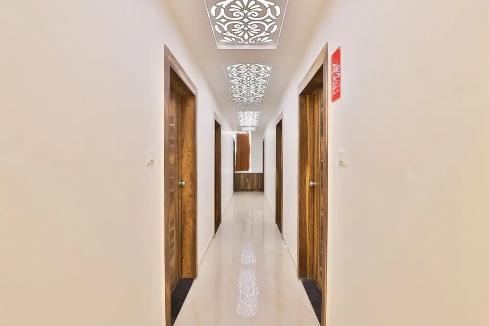 OYO 11399 Hotel Landmark