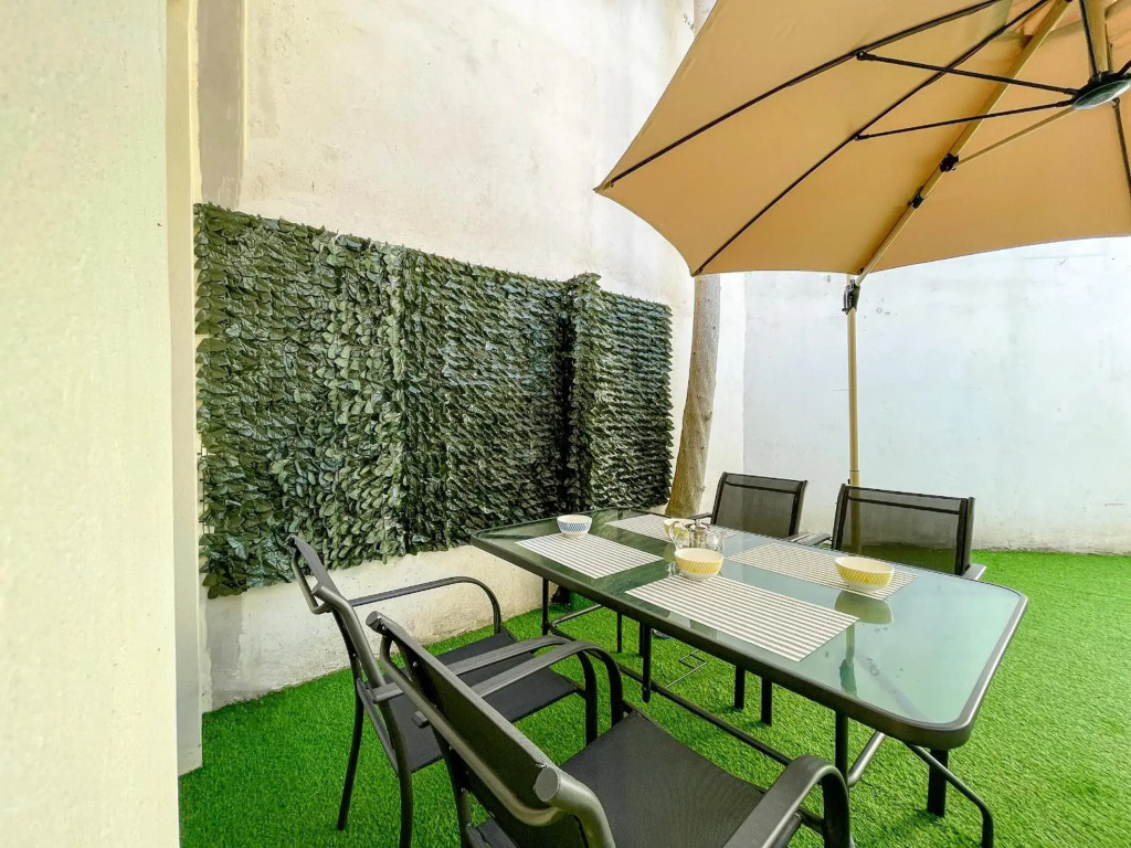 SOHO Modern 55sqm Studio with Secret Garden