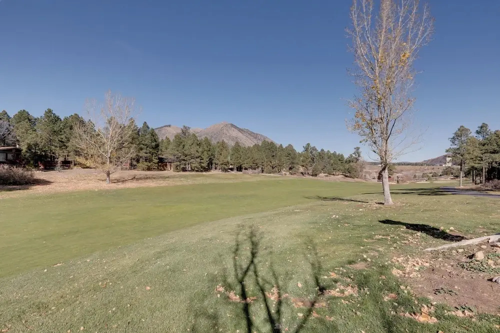 Country Club Home: 18 Mi to Arizona Snowbowl!