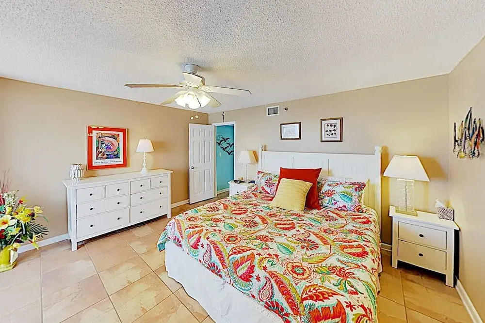 Gulf-view Corner - Balcony, Pools & Hot Tubs 3 Bedroom Condo
