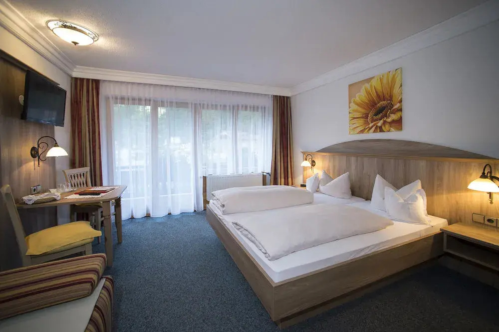 Aktivhotel & Gasthof Schmelz Ihr familienfreundliches Urlaubs Hotel mit Wellness, Almsauna, Chiemgau Karte