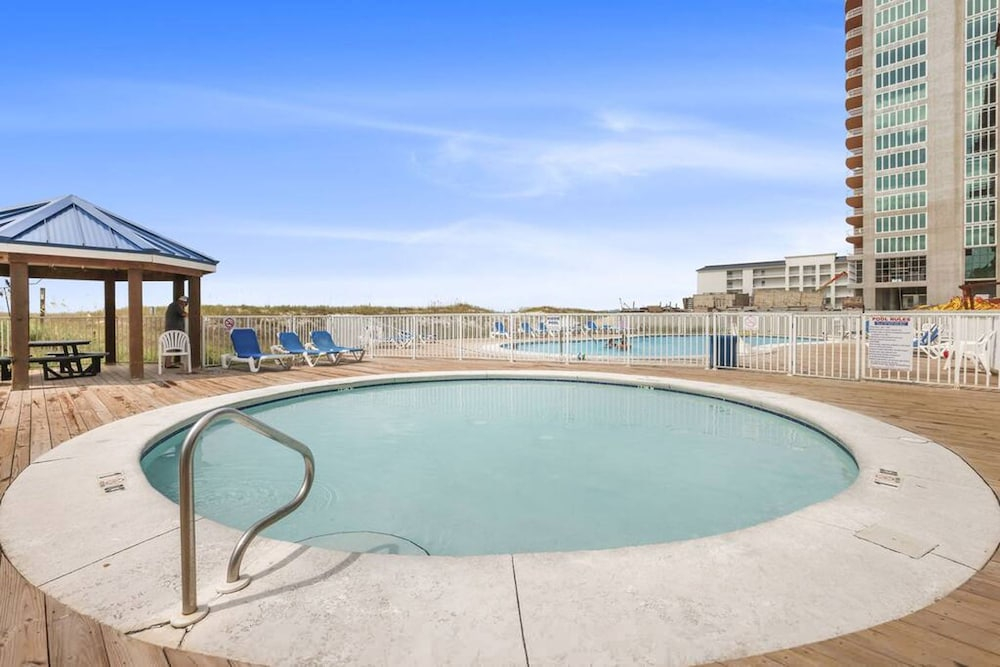 Sugar Beach153- 4 Pools Two Bedrooms 2 Baths Beach-side