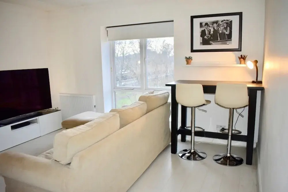 Trendy 2 Bedroom Apartment Near City Centre