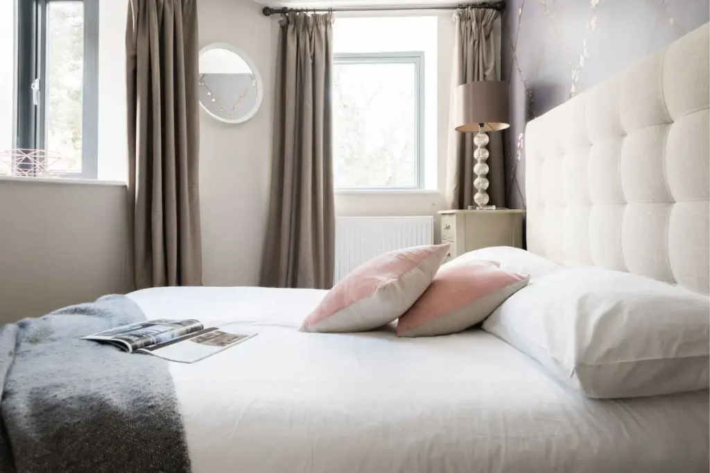 The Navy Court - Scandinavian Inspired 4BDR Central Home
