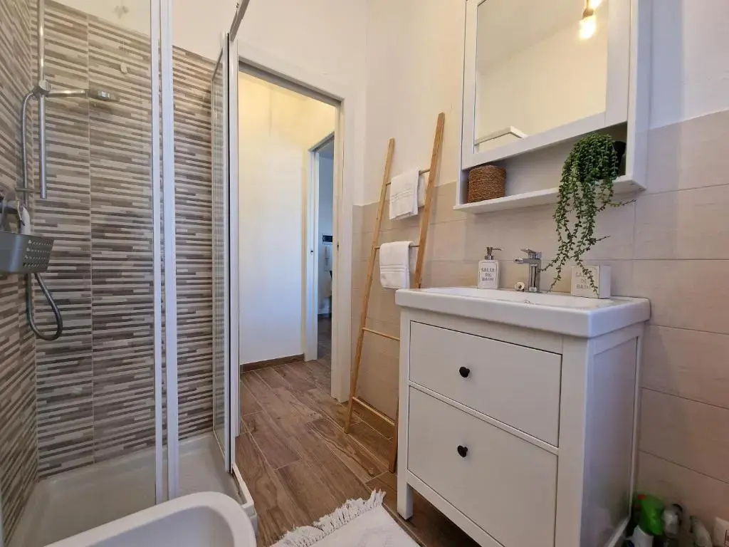 650 metri dal Mare - WiFi - Terrazzo - Piscina - A/C