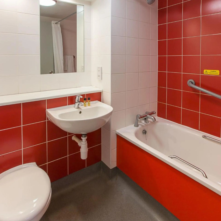 Redwings Lodge Wolverhampton Central