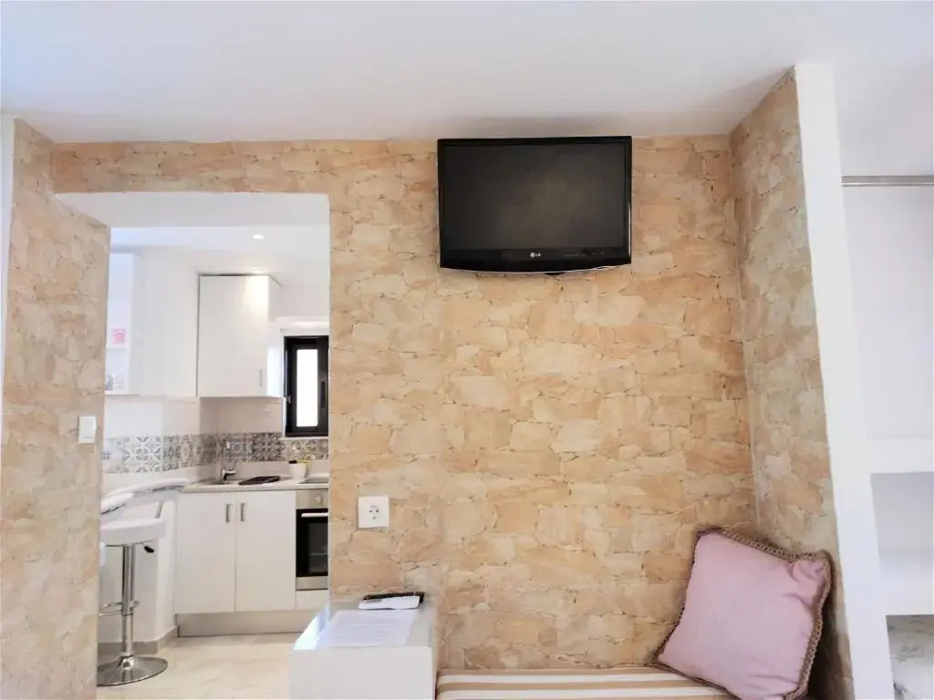 7. Luxurious sea view rooftop suite in the center!