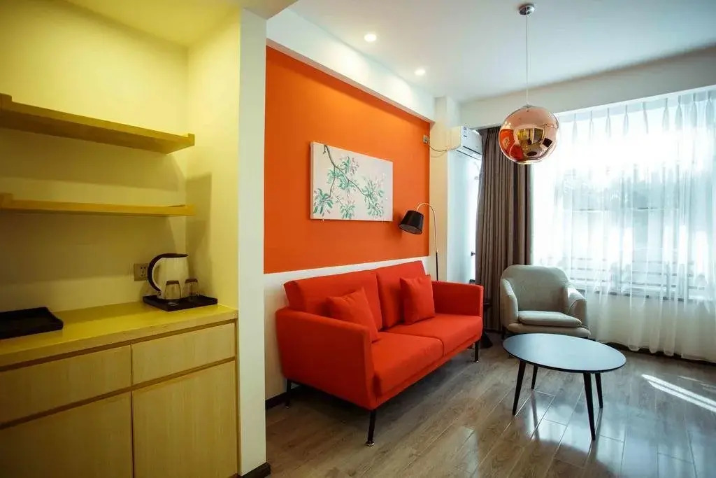 Yoghourt Hotel