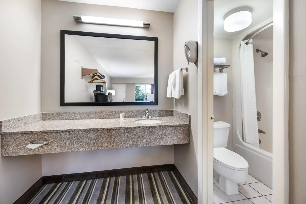 Super 8 by Wyndham Riviera Beach West Palm Beach