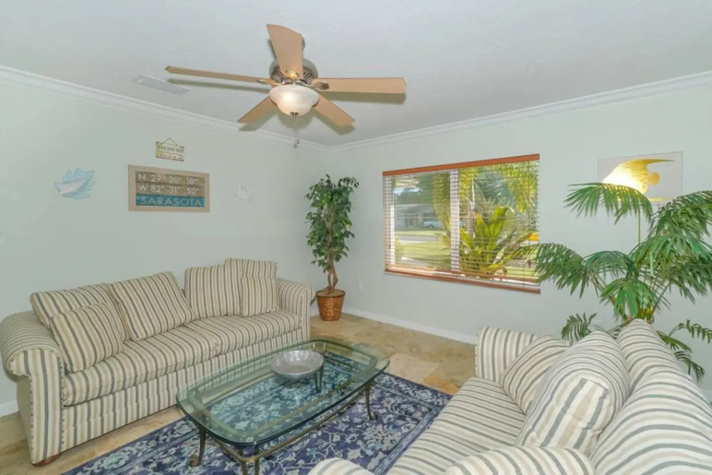 Heated Pool Home - Perfect Location - Walk to Beach, Restaurants and More